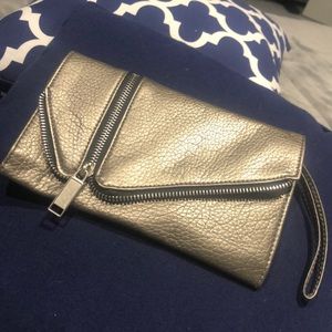 Metallic clutch